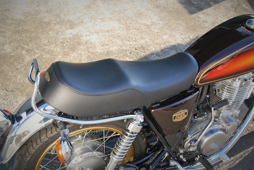 YAMAHA SR400　シート