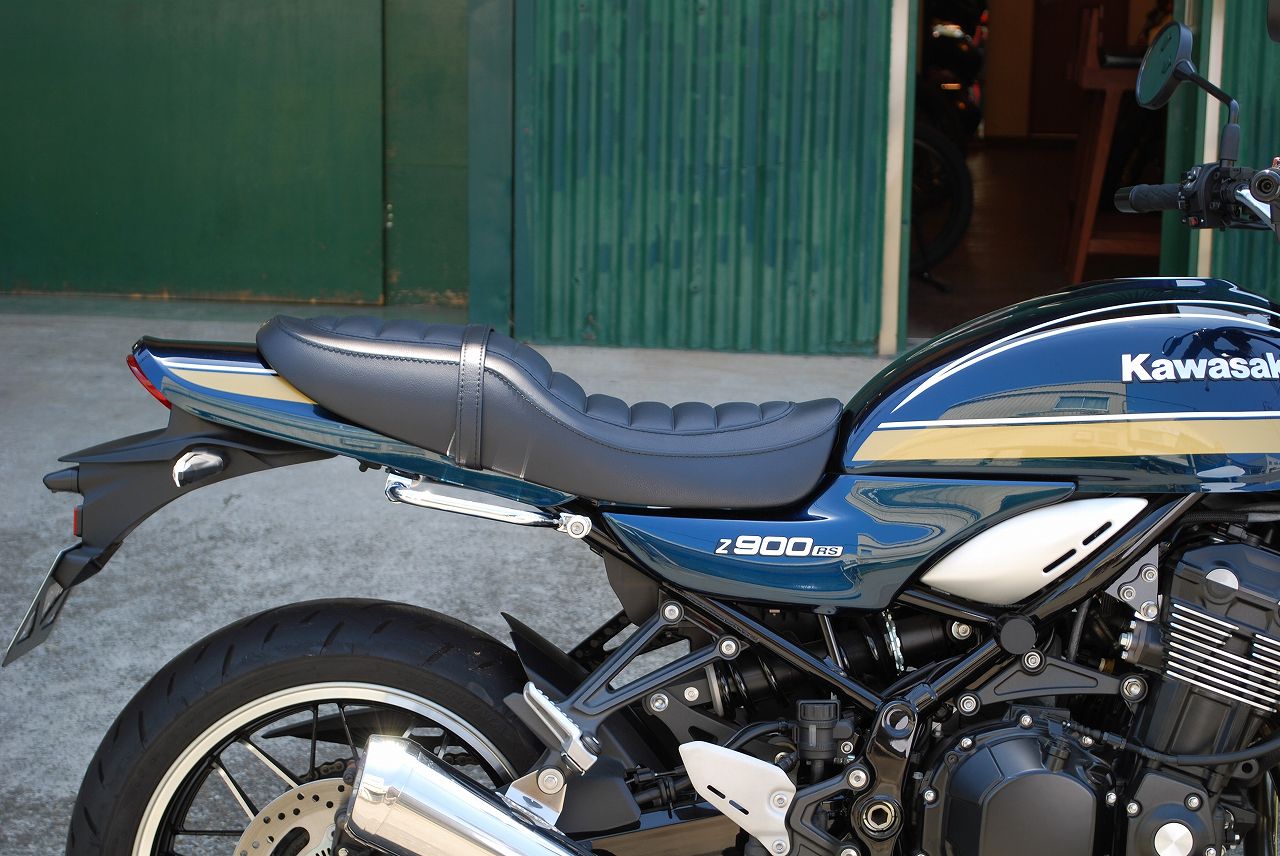 Z900RS K&H ミディアムシート 美品 Z900RS ミディアムシート Aタックロール2 (中抜きタック)|K&H